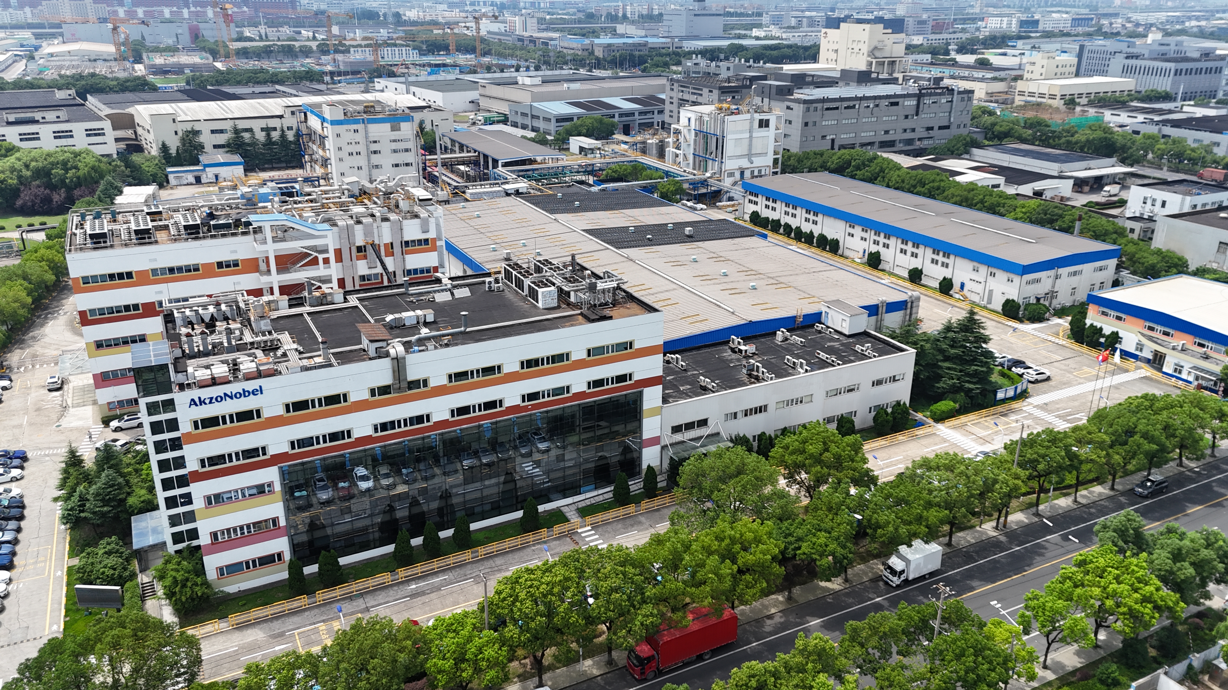  创建绿色工厂，实现可持续发展